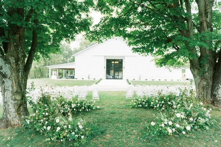 The Barn at Cliffside Acres is a wedding venue featuring a modern farmhouse.